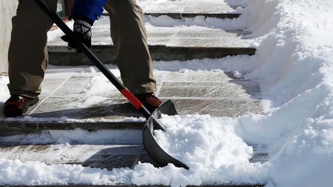 https://www.mayoclinichealthsystem.org/-/media/national-files/images/hometown-health/2023/shoveling-snow.jpg?h=370&w=660&la=en&hash=DF13EDD8F5AEACB4D63E396DD258F165